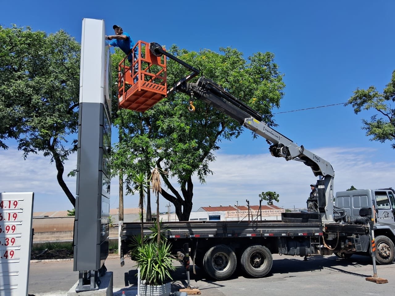 15937168-4d4e-493f-81b4-b190a5de0267